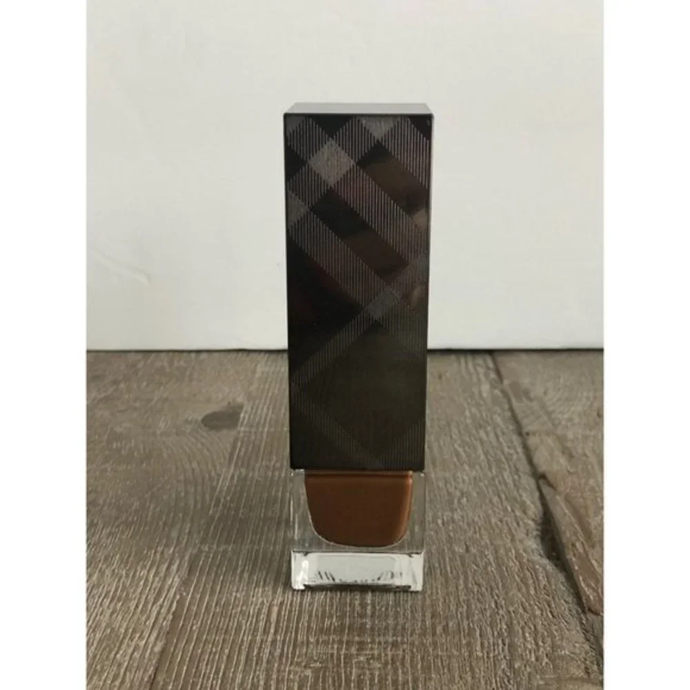 Burberry Matte Glow Foundation 30 ml 1 oz No. 66 DEEP BROWN